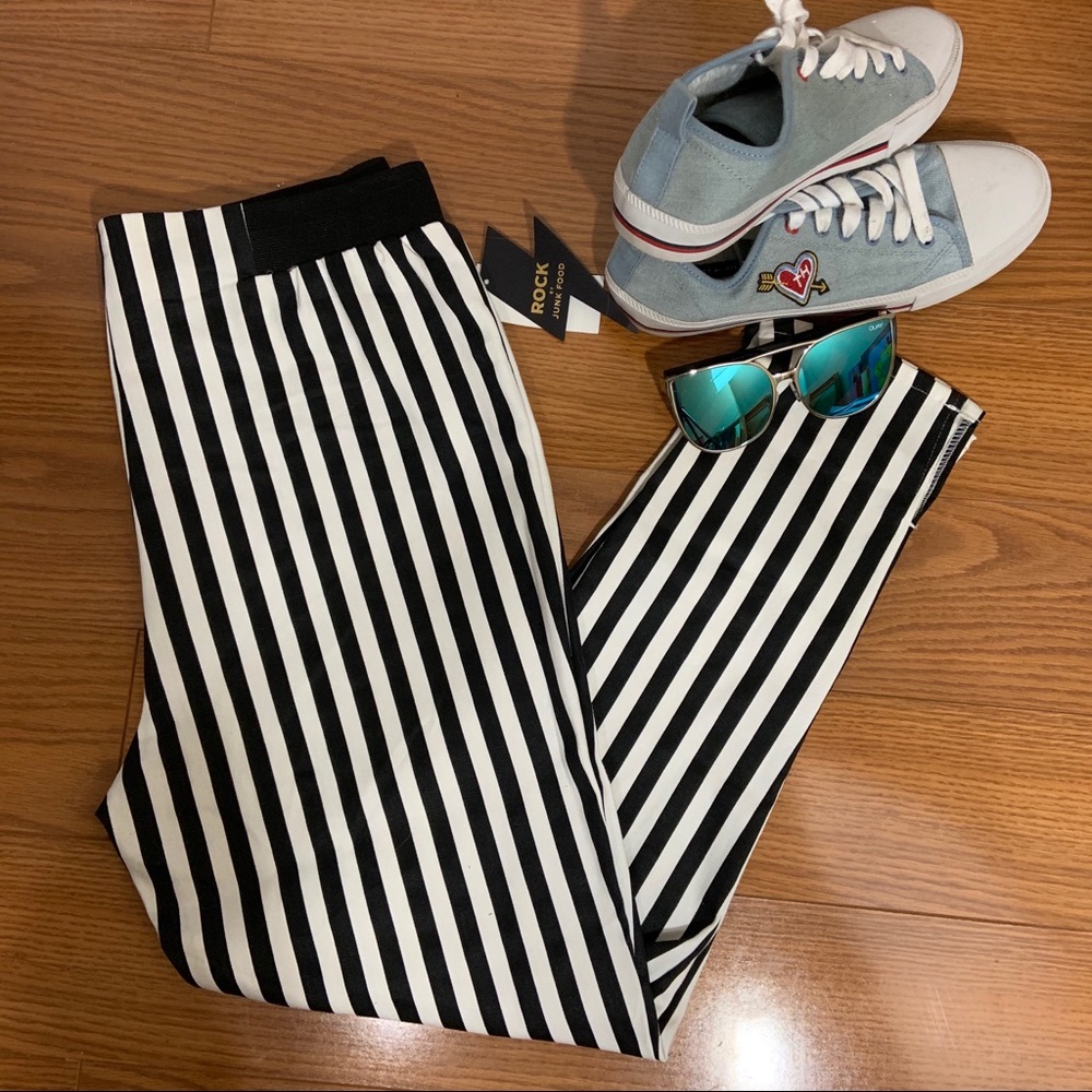 Black and white leggings